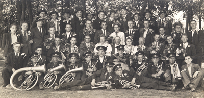 Novoveselská dechová kapela s branci v roce 1946.